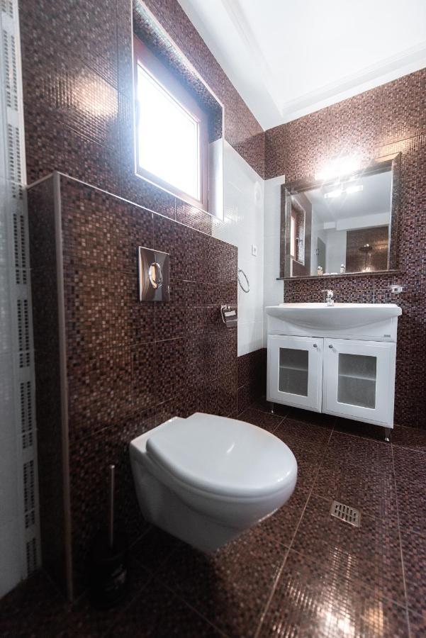 Отель Casa Soarelui Доуэ-Май Экстерьер фото
